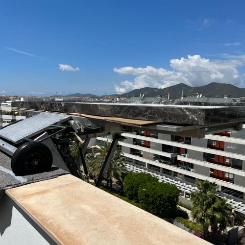 Mobiliario elevado con grua elevadora